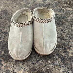 Women’s Ugg Size 8 Slippers with Sole